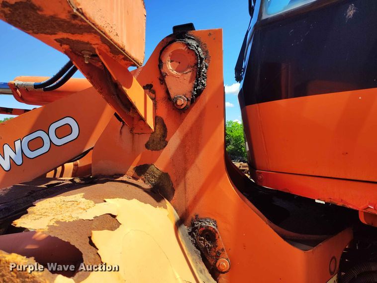 image for item EW1033 2001 Daewoo Mega 160 wheel loader