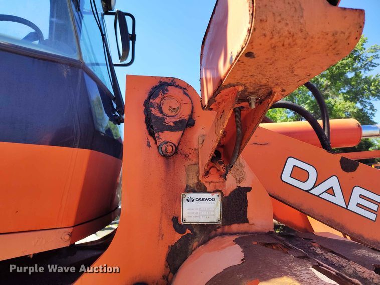 image for item EW1033 2001 Daewoo Mega 160 wheel loader