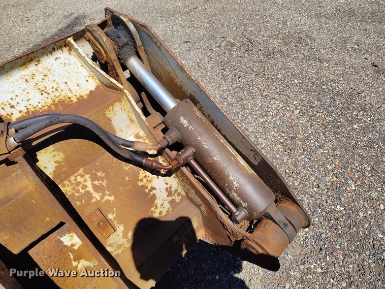 image for item EW1033 2001 Daewoo Mega 160 wheel loader