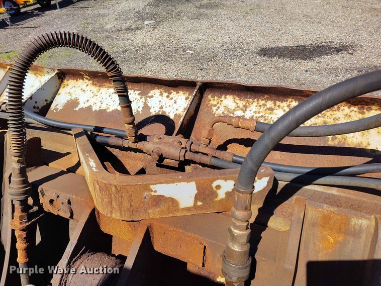image for item EW1033 2001 Daewoo Mega 160 wheel loader