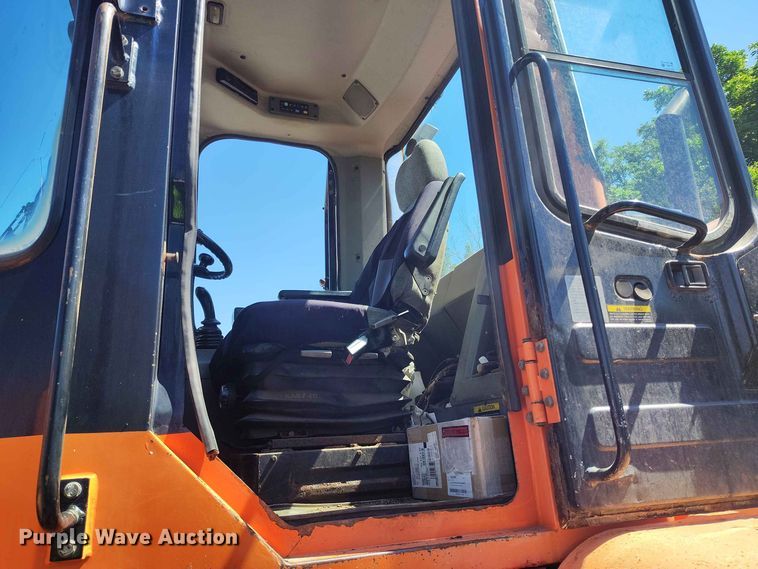 image for item EW1033 2001 Daewoo Mega 160 wheel loader
