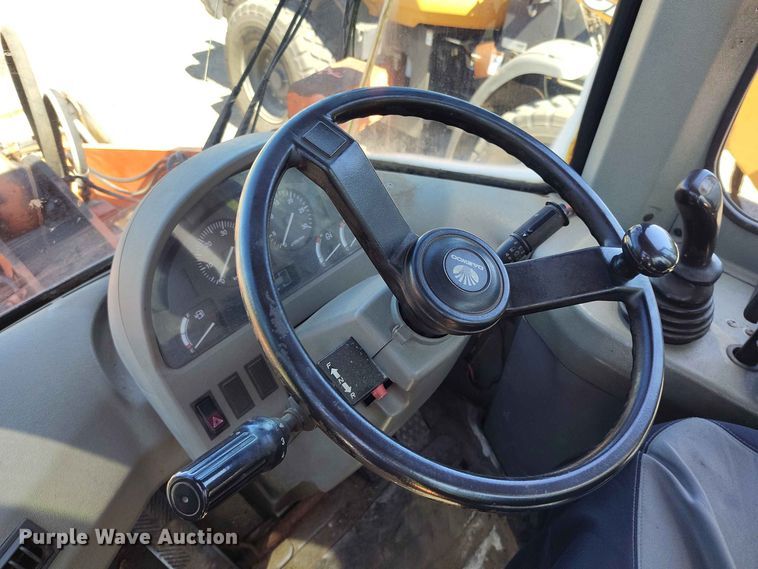 image for item EW1033 2001 Daewoo Mega 160 wheel loader