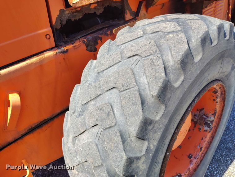 image for item EW1033 2001 Daewoo Mega 160 wheel loader