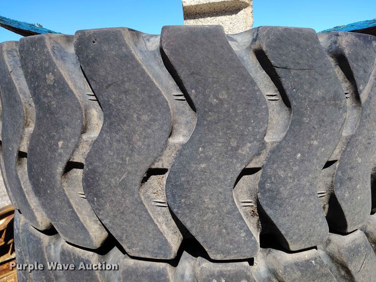 image for item EW1033 2001 Daewoo Mega 160 wheel loader