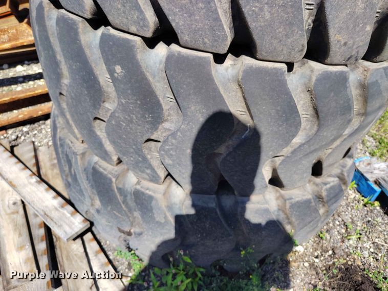 image for item EW1033 2001 Daewoo Mega 160 wheel loader