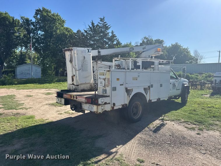 image for item EW4887 2002 Chevrolet GMT-400 bucket truck