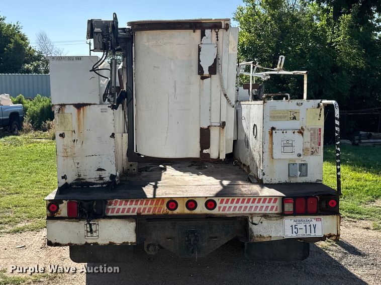 image for item EW4887 2002 Chevrolet GMT-400 bucket truck