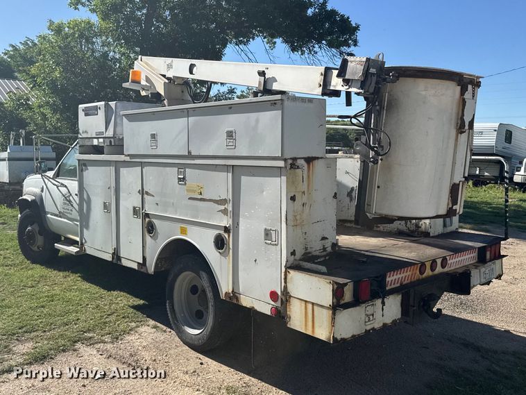 image for item EW4887 2002 Chevrolet GMT-400 bucket truck