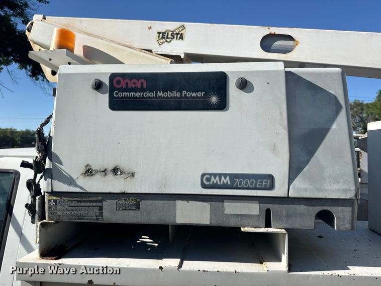 image for item EW4887 2002 Chevrolet GMT-400 bucket truck