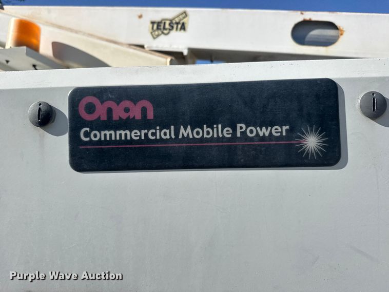 image for item EW4887 2002 Chevrolet GMT-400 bucket truck