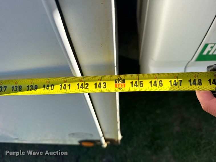 image for item EW4887 2002 Chevrolet GMT-400 bucket truck