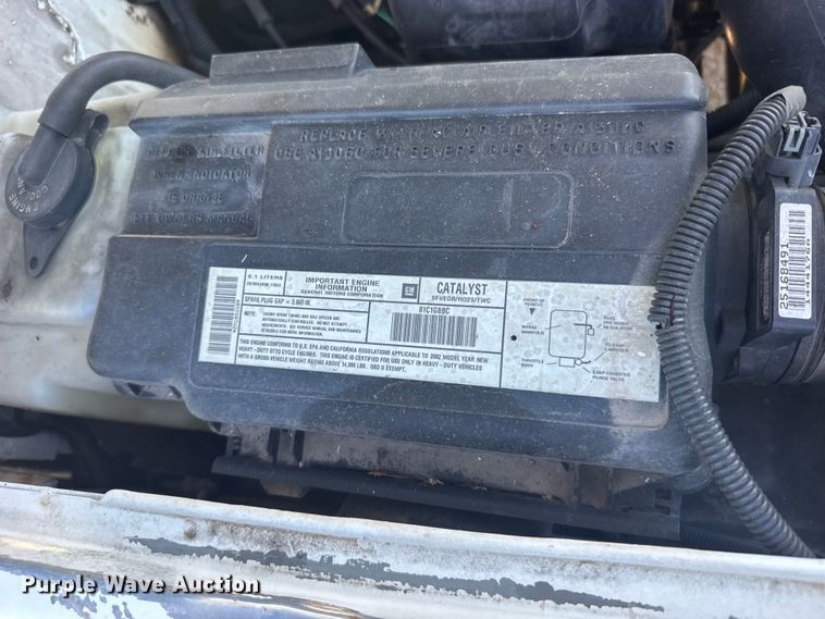 image for item EW4887 2002 Chevrolet GMT-400 bucket truck