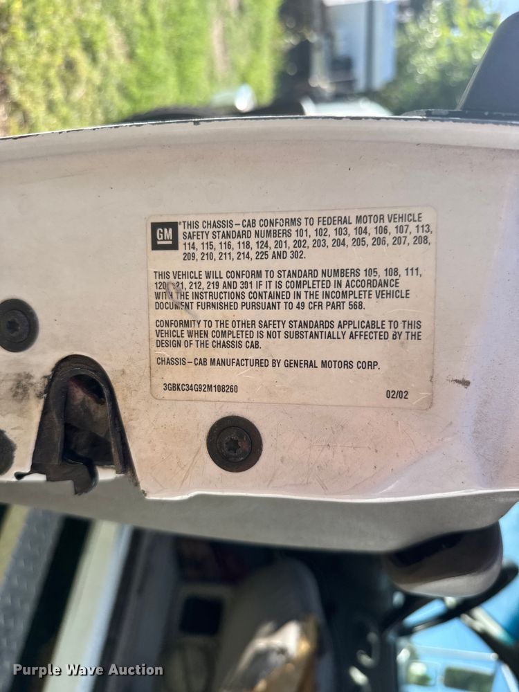 image for item EW4887 2002 Chevrolet GMT-400 bucket truck