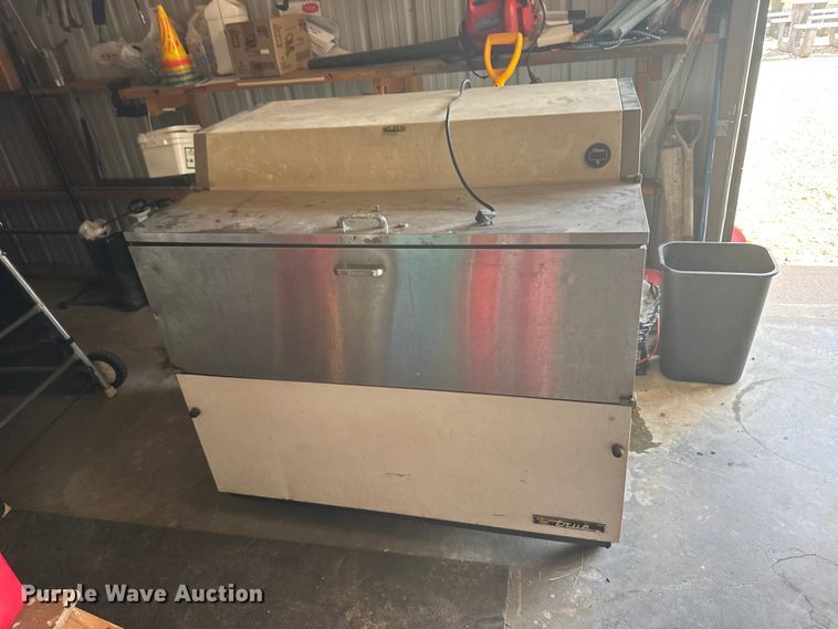 image for item EW4905 Chest freezer