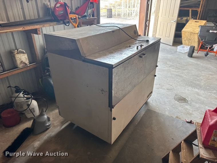 image for item EW4905 Chest freezer