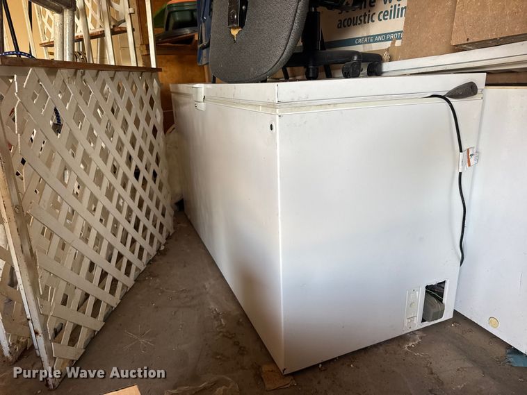 image for item EW4905 Chest freezer