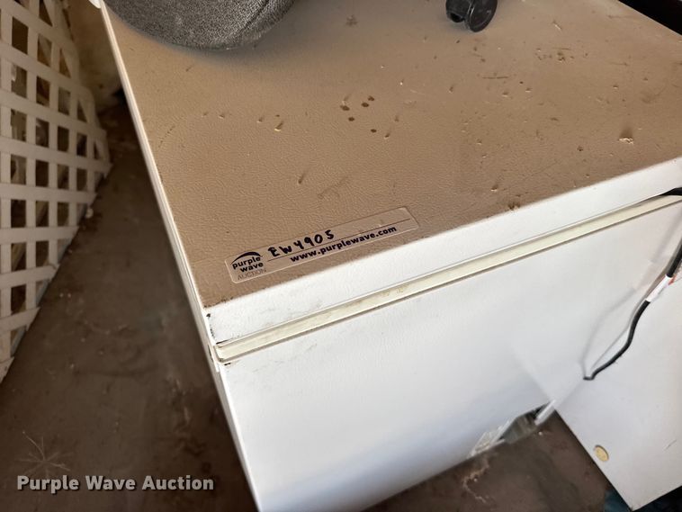 image for item EW4905 Chest freezer