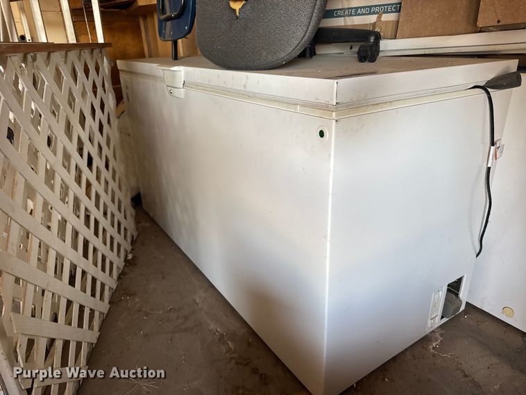 image for item EW4905 Chest freezer