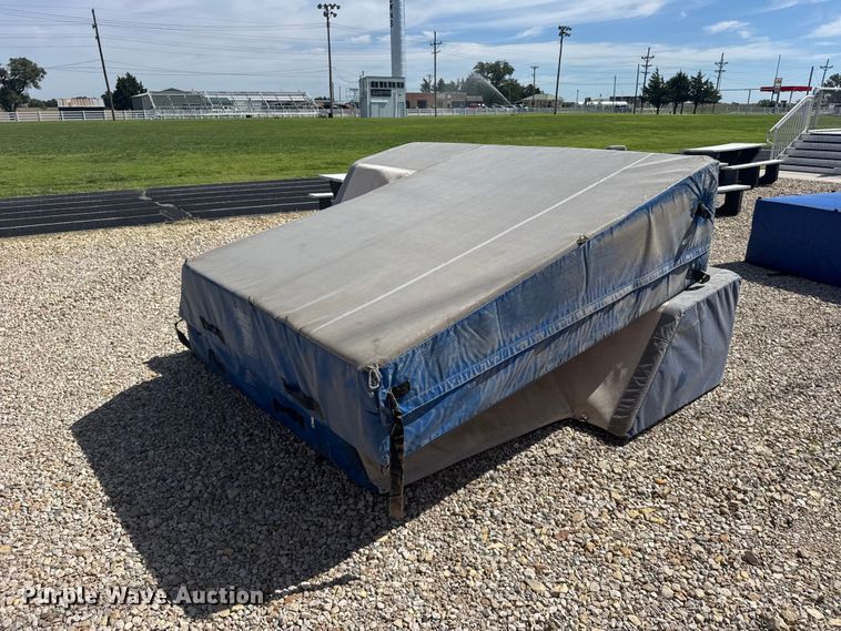 image for item EW4907 Pole vault equipment