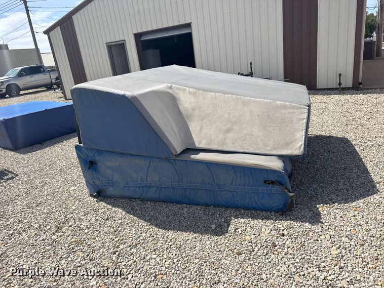 image for item EW4907 Pole vault equipment