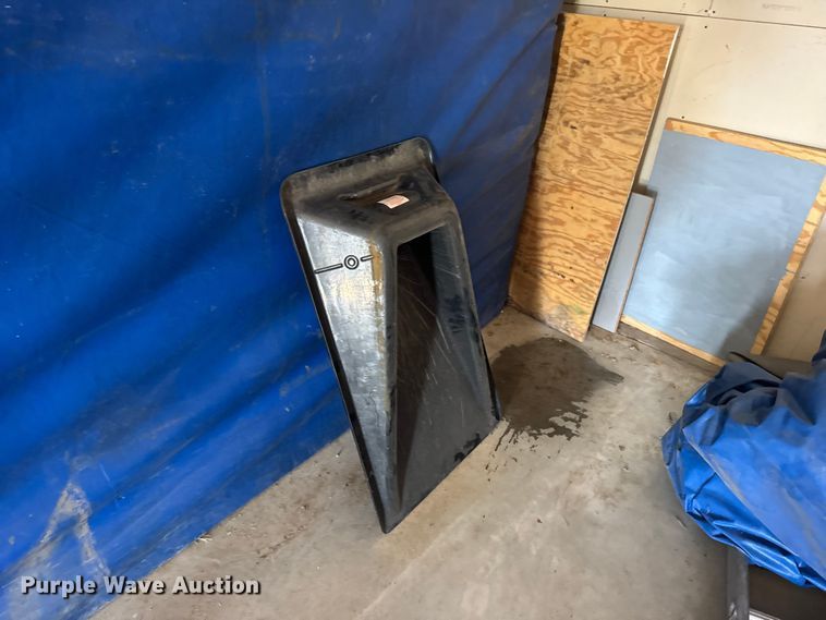 image for item EW4907 Pole vault equipment