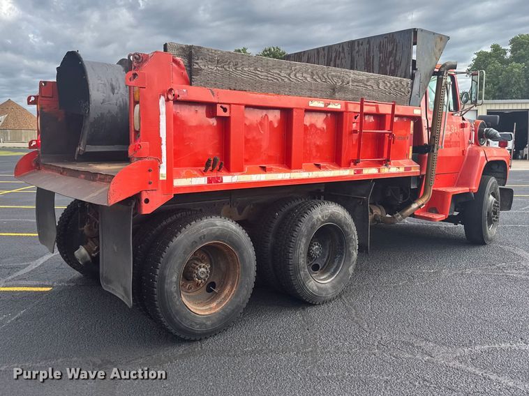 image for item EW4918 1989 Ford LNT8000 dump truck