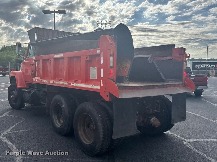 image for item EW4918 1989 Ford LNT8000 dump truck
