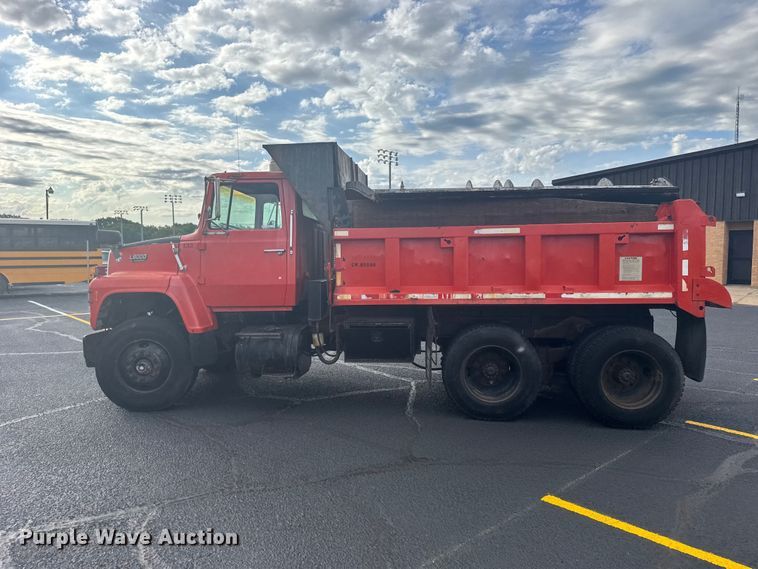 image for item EW4918 1989 Ford LNT8000 dump truck