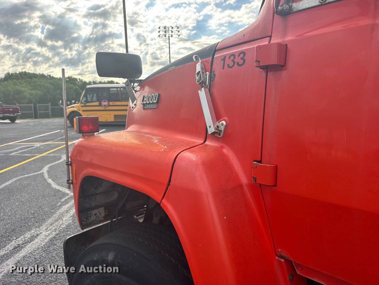 image for item EW4918 1989 Ford LNT8000 dump truck