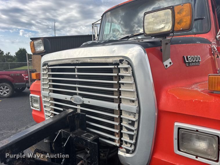 image for item EW4918 1989 Ford LNT8000 dump truck
