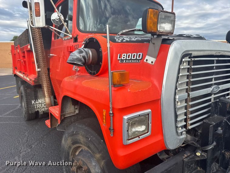 image for item EW4918 1989 Ford LNT8000 dump truck