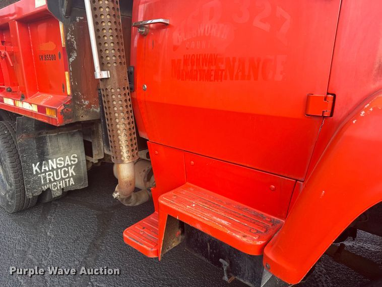 image for item EW4918 1989 Ford LNT8000 dump truck