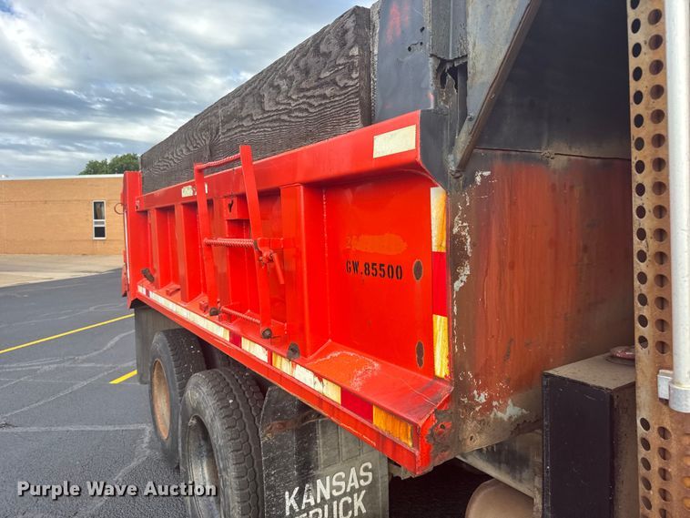 image for item EW4918 1989 Ford LNT8000 dump truck