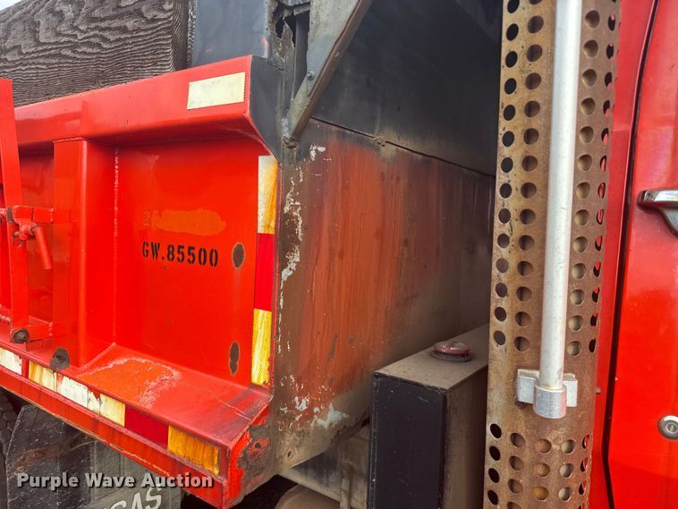 image for item EW4918 1989 Ford LNT8000 dump truck