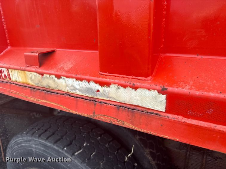 image for item EW4918 1989 Ford LNT8000 dump truck