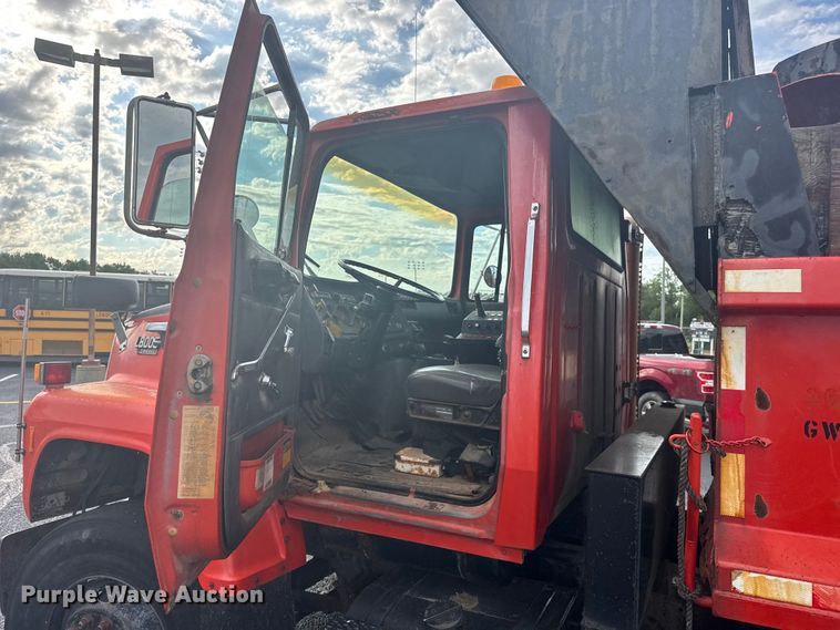 image for item EW4918 1989 Ford LNT8000 dump truck