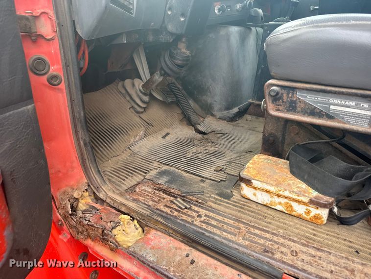 image for item EW4918 1989 Ford LNT8000 dump truck