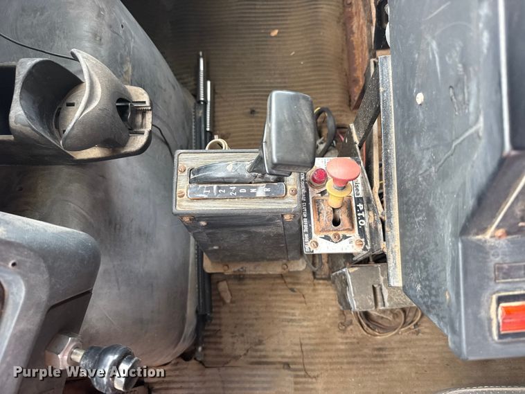 image for item EW4918 1989 Ford LNT8000 dump truck