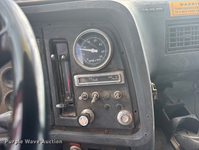 image for item EW4918 1989 Ford LNT8000 dump truck