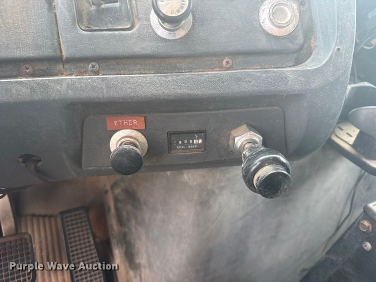 image for item EW4918 1989 Ford LNT8000 dump truck