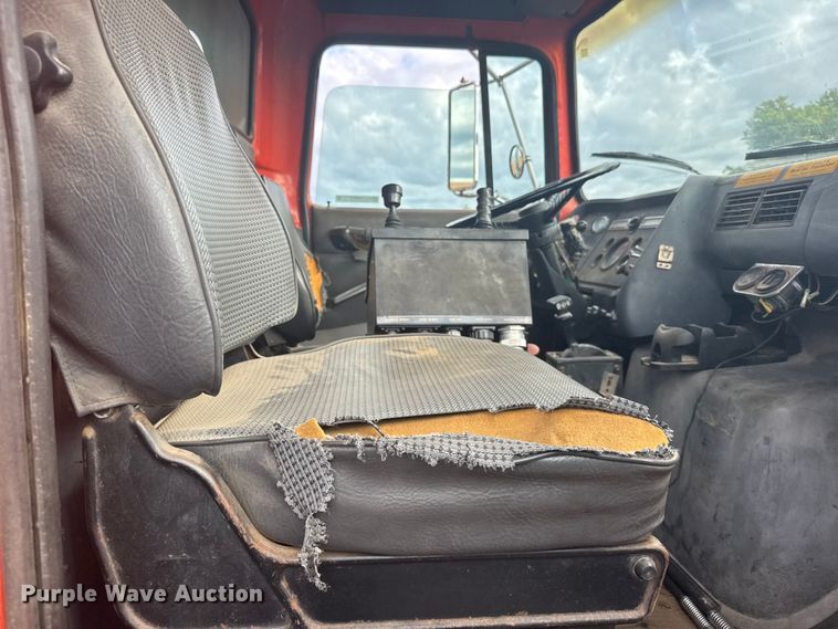image for item EW4918 1989 Ford LNT8000 dump truck