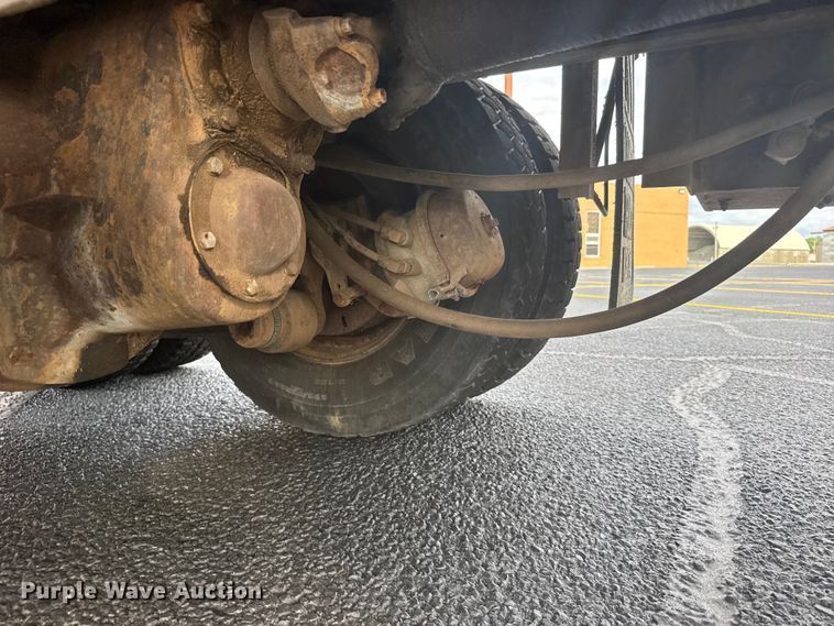 image for item EW4918 1989 Ford LNT8000 dump truck