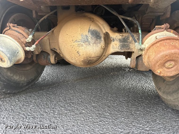 image for item EW4918 1989 Ford LNT8000 dump truck