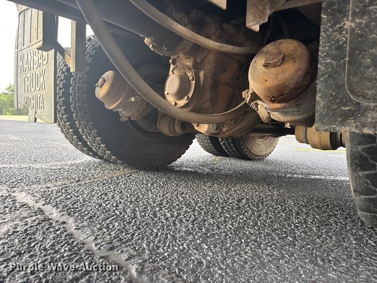 image for item EW4918 1989 Ford LNT8000 dump truck