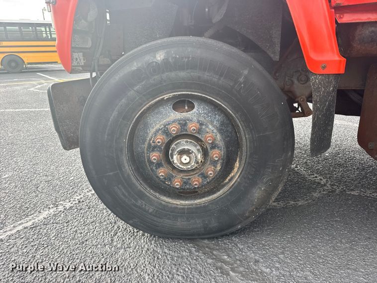 image for item EW4918 1989 Ford LNT8000 dump truck