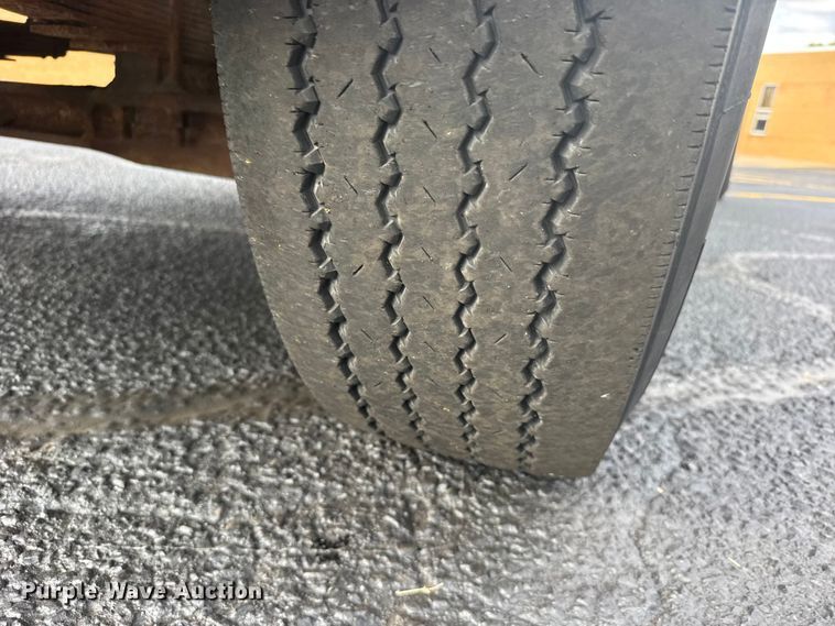 image for item EW4918 1989 Ford LNT8000 dump truck