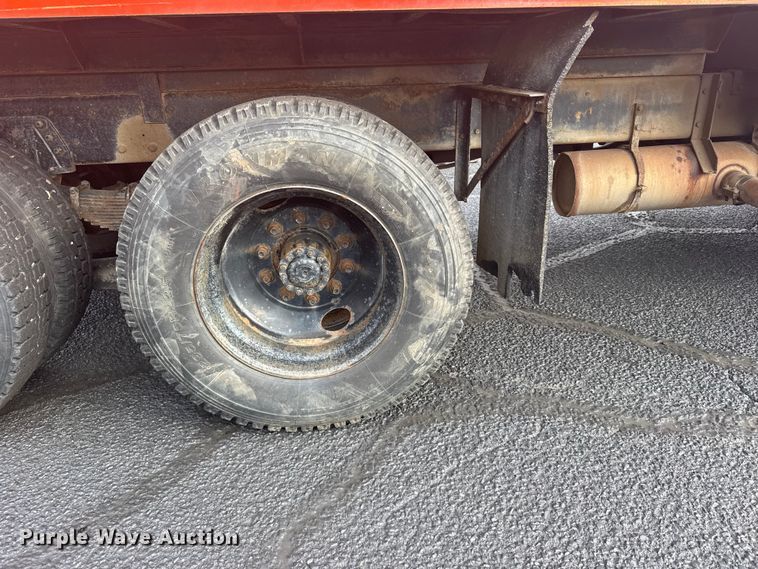 image for item EW4918 1989 Ford LNT8000 dump truck