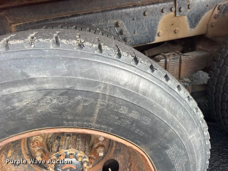 image for item EW4918 1989 Ford LNT8000 dump truck