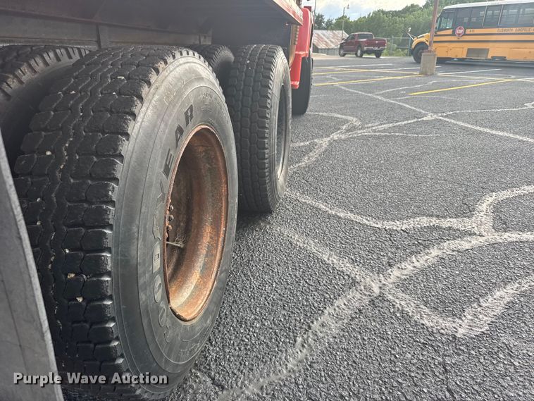 image for item EW4918 1989 Ford LNT8000 dump truck