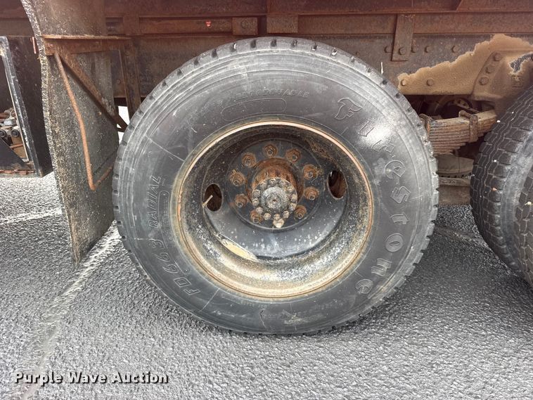 image for item EW4918 1989 Ford LNT8000 dump truck
